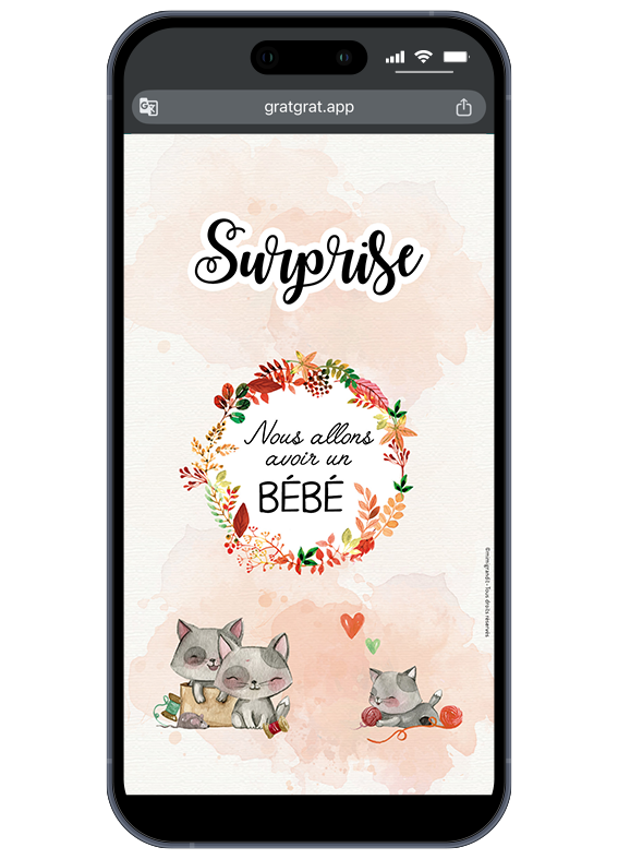 La jolie surprise « On va avoir un bébé » dévoilée sur l'écran d'un téléphone. Carte virtuelle avec petits chatons pour une annonce grossesse carte à gratter numérique chats option bébé.