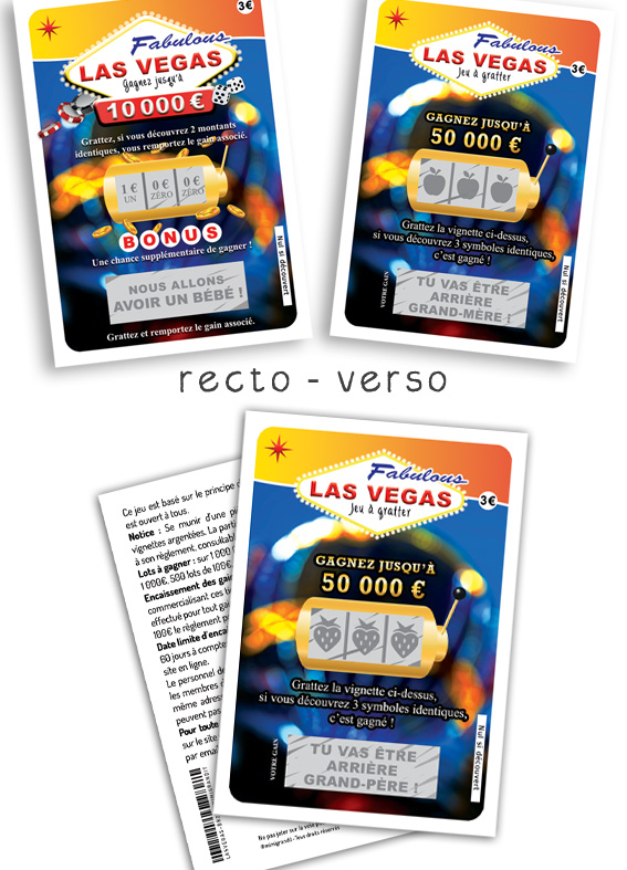 Présentation du kit complet de cartes à gratter pour l'annonce de grossesse, recto et verso. Vue d'ensemble de trois cartes à gratter "Fabulous Las Vegas", disposées en éventail, montrant le recto et le verso détaillé avec les règles du jeu factices et les messages "Arrière-grand-père" et "Arrière-grand-mère".